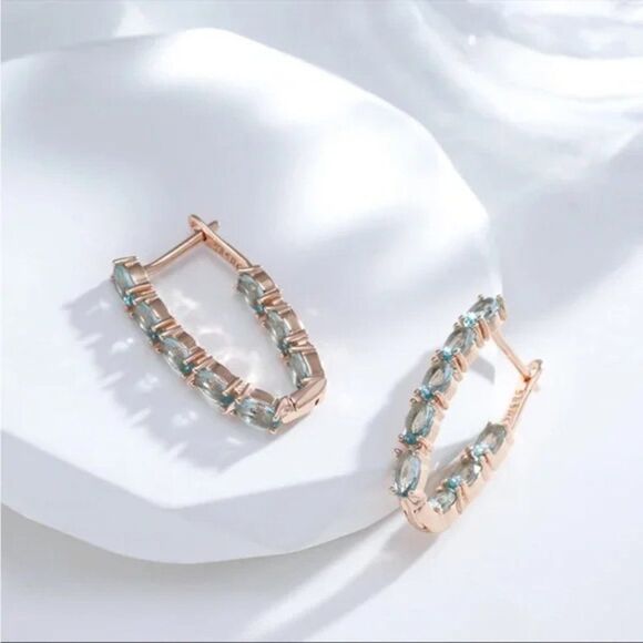 ⭐️ #30 NEW Sky blue natural zircon oval hoop earrings - Picture 7 of 8